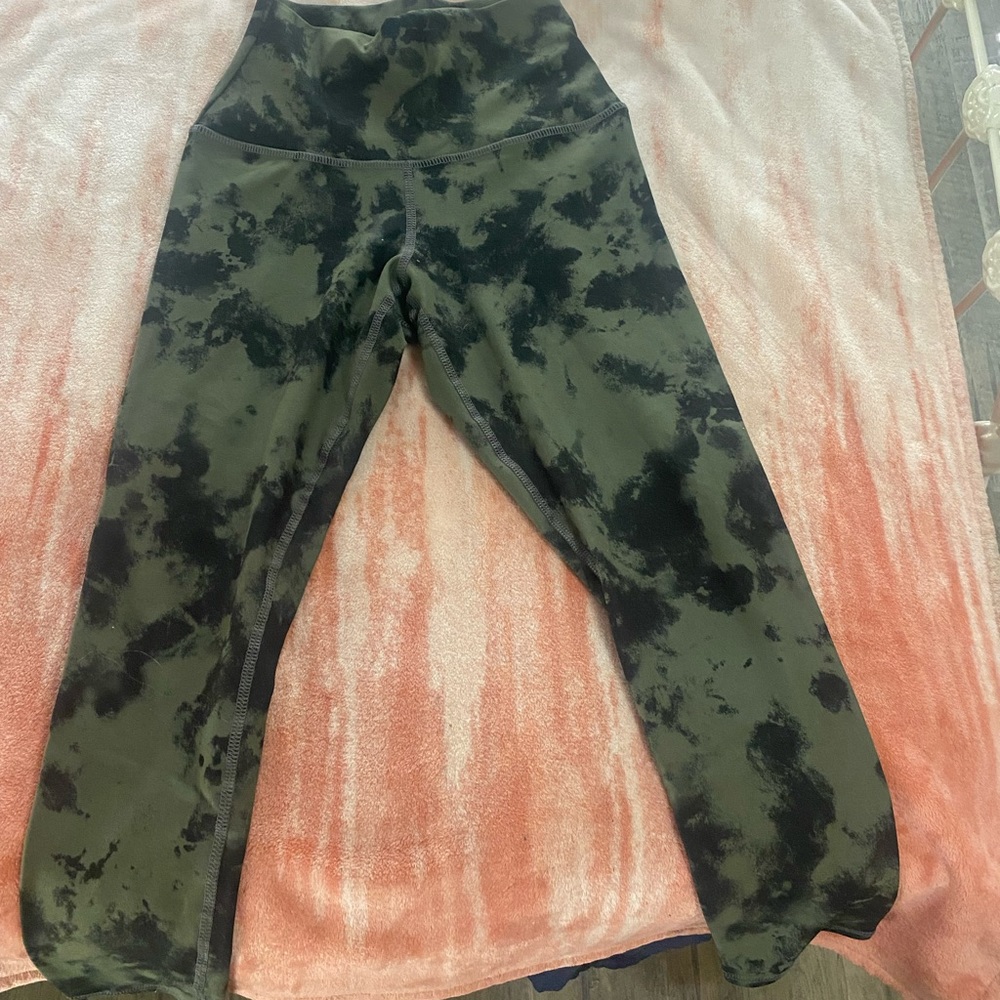 Evolution and Creation leggings size S